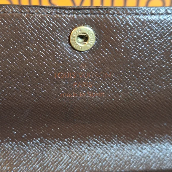 Louis Vuitton Damier Sarah Wallet - Picture 6 of 16